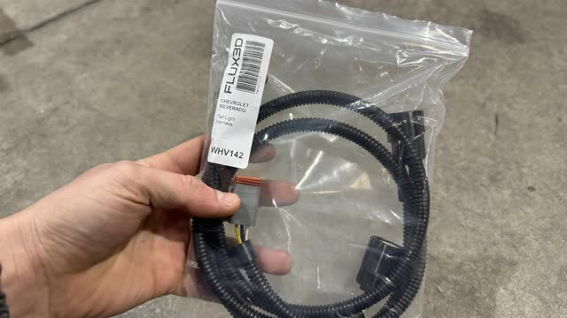 <p>** Wiring Harness**</p>
<ul>
<li><a href="https://knowby.show/5ee6dac2-f677-4a4f-a7a5-ce4be117783d">Tray Wiring, Silverado 1500</a></li>
</ul>