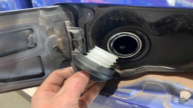 <p>Remove fuel cap</p>