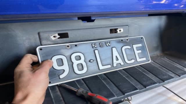 <p>Remove licence plate</p>