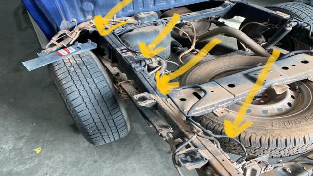<p>Zip tie</p>