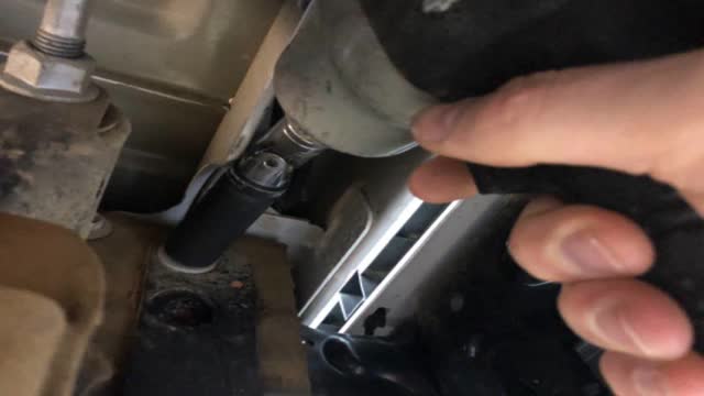 <p>Use uni joint for top bolt</p>
