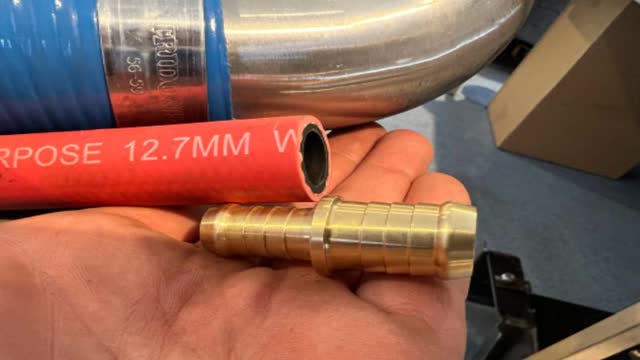 <p>Big to small brass breather</p>
