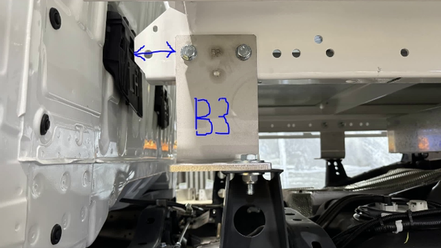 <p><strong>Front Mount</strong></p>
<ul>
<li>Laser Etched with "B3".</li>
<li>Measures60mm from front of the Trays Chassis rail to the front of the mount</li>
</ul>
