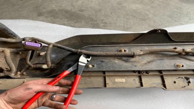 <p>Remove harness from Bumper</p>
