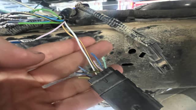 <p>The other 2 wires on the plug are not used</p>