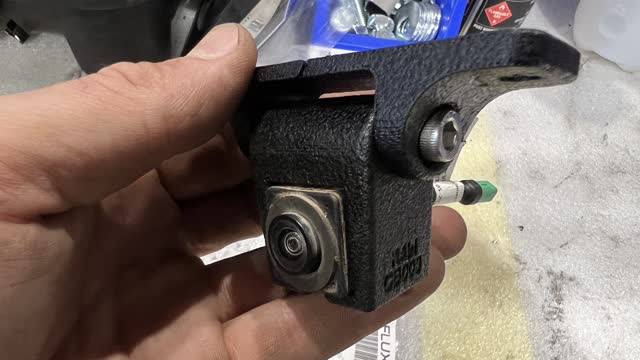 <p>Set the camera to the supplied bracket</p>
