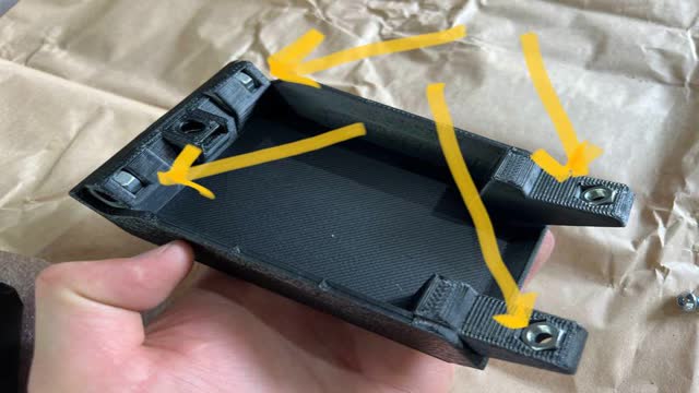 <p>There are 4 per bracket</p>