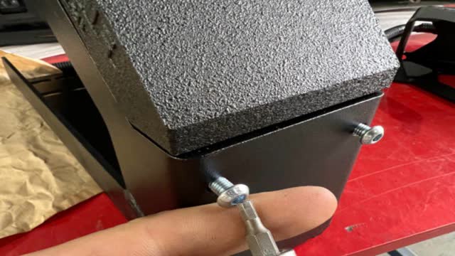 <p>4mm hex head to tighten</p>