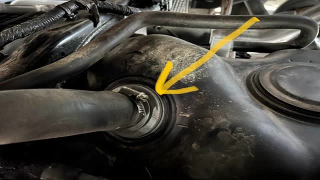 <p>Re tighten clamp on tank, 7mm</p>
