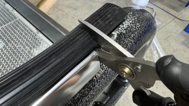 <p>In needed, trim the end of the rubber so it is flush.</p>