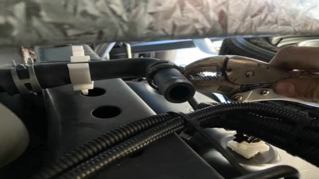 <p>Slide on to tank breather hose</p>