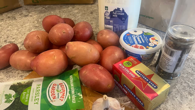 <p>Ingredients List:
Red Potatoes, 2 kg
Milk, 1 cup
Butter, 100g
Garlic, 2 cloves
Salt & Pepper
Parsley to garnish</p>