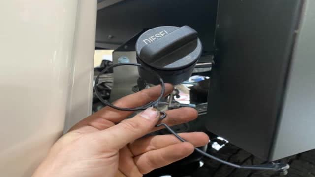 <p>Trim retainer off - as there is really no where to clip it into</p>