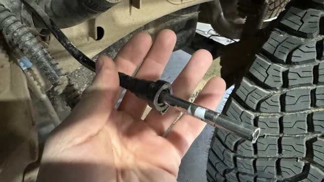 <p>Fit the small filler tube</p>
