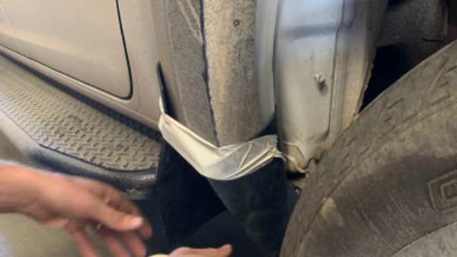 <p>IMPORTANT</p>
<p>Put rubber inbetween tub and cab on both sides to protect from scratches</p>
<p>If you don’t, tub WILL scratch back of cabin when removing</p>