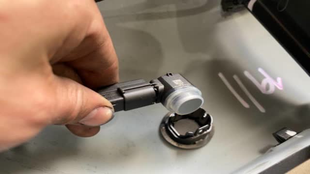 <p>Sensor will pop out</p>