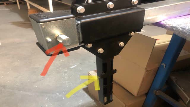 <p>As mentioned, we will make a “Left Hand” and a “Right Hand” Version.</p>
<p>Make sure the winding knob (red arrow) is always on the same side as the “Ears” (yellow arrow)</p>