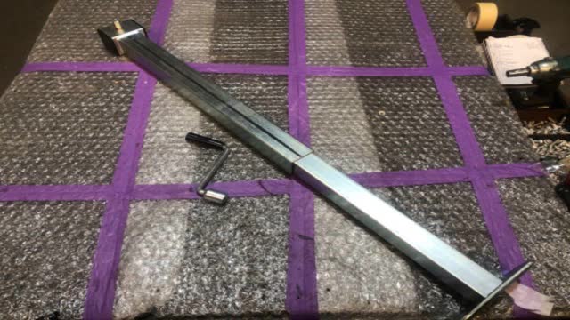 <p>Unwrap the leg from its plastic wrapping</p>
