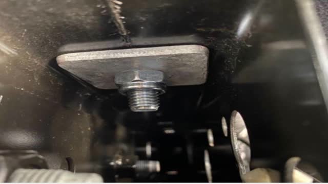 <p>Use the supplied 5mm square washer on the inside of vehicle chassis rail. On rear mounts</p>
<p>Will look like this (on inside of vehicle chassis rails)</p>