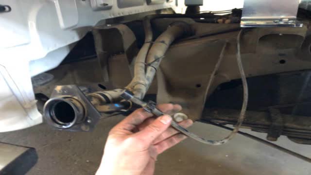 <p>This is the Differential breather. It will be remounted later. Just leave it out of the way for now.</p>