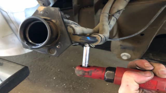 <p>8mm to remove breather hose</p>