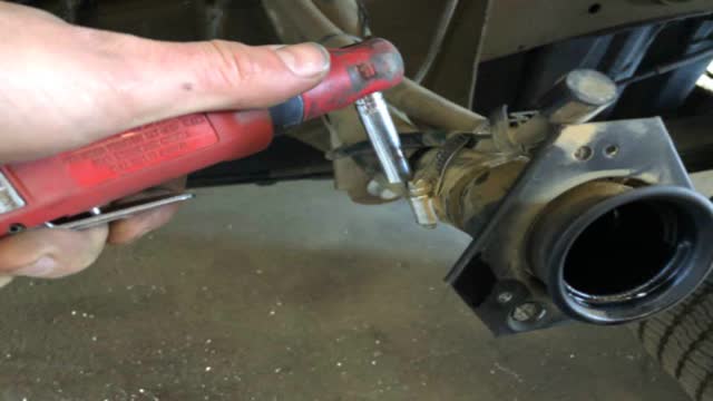 <p>Remove clamp for filler</p>