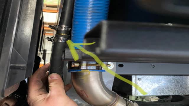 <p>Connect vehicle breather and tighten clamp</p>