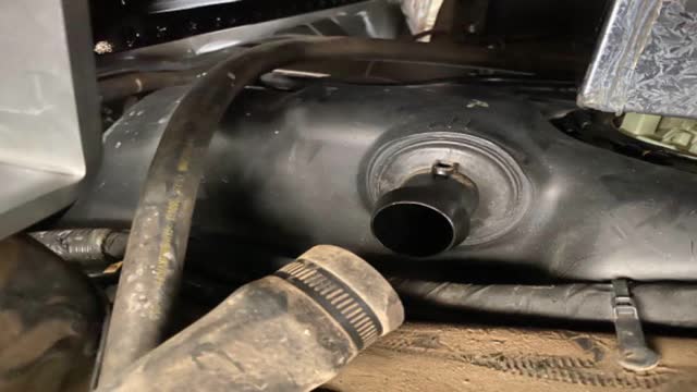 <p>Remove original hose from vehicle tank</p>