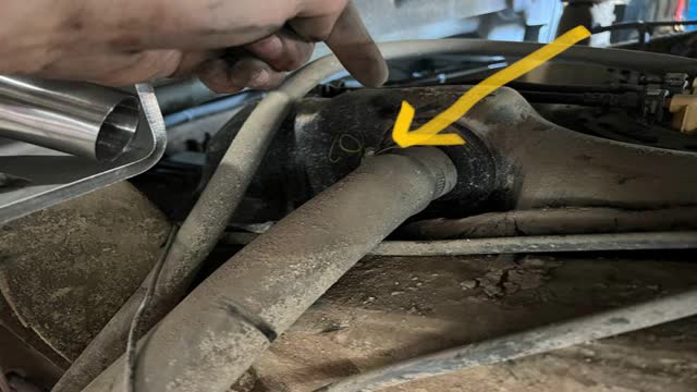 <p>Undo clamp on tank</p>
