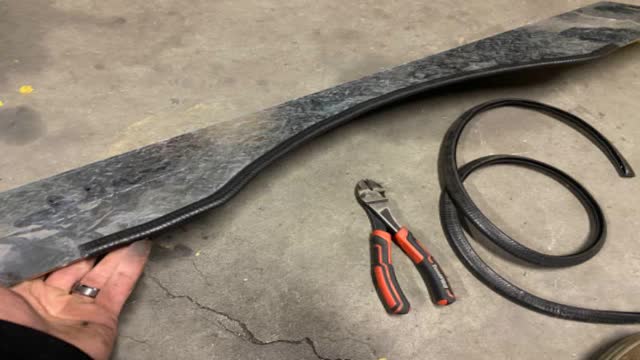 <p>Add safety edge (so the bracket doesent cut the tyre)</p>