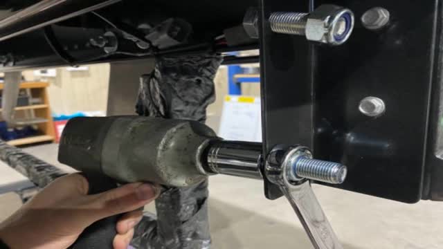 <p>Tighten the fine thread fasteners to driv side</p>