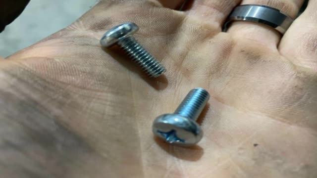 <p>get Qty 2, M6 Domed Head bolts - will be used to fit the licence plate</p>