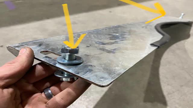 <p>Pre-fit the fasteners to the tyre retaining bracket.
Washer on both sides.</p>