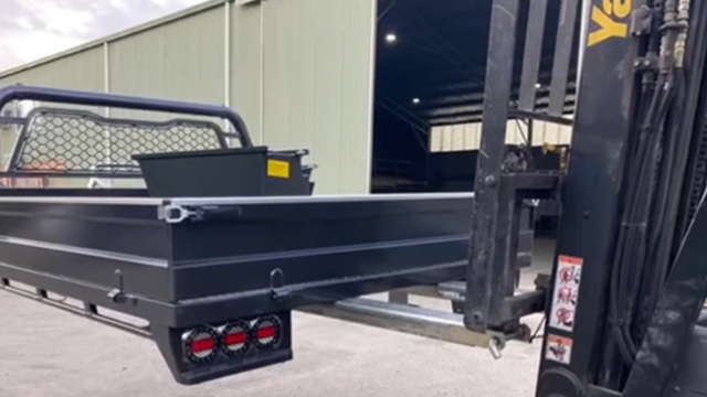 <p><strong>Load and Align</strong></p>
<ul>
<li><a href="https://knowby.show/771f0ba5-c933-44ad-ba4b-183f958b1d23">How to Fit Tray/Canopy/Service Body to Vehicle</a></li>
</ul>