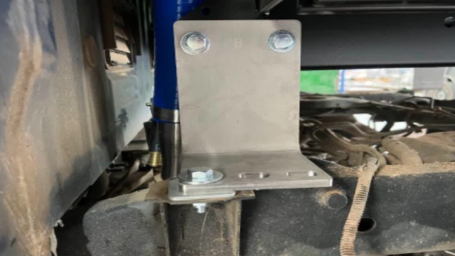 <p><strong>Tray Mounts should look like this...</strong></p>
<ul>
<li><a href="https://knowby.show/005825f5-7e9f-4606-89a8-e004fbee2b2c">Mounts should be like this on Dual Cab</a></li>
<li>X-Cab - Knowby Instruction Not yet Made......</li>
<li>S-Cab - Knowby Instruction Not yet Made......</li>
</ul>