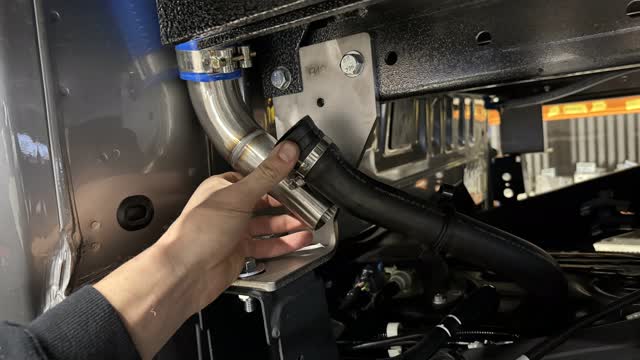 <p>Connect the fuel hose to the stainless reducer. Ensure the hose is not kinked.</p>