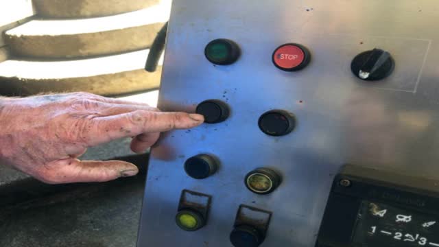 <p>Push the platform forward button. This should start the platform moving.</p>