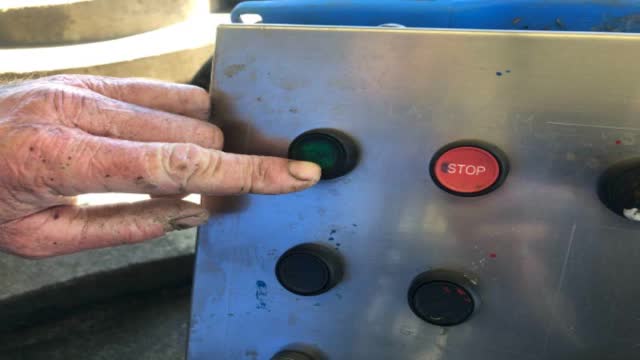 <p>Push the platform start button.</p>