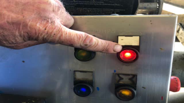 <p>And push this to turn the white hose pump on.</p>