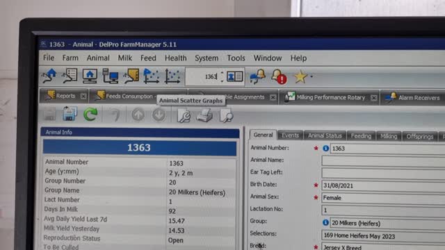 <p>Type in the number of the cow you want to draft, push enter. Confirm the right cow is in blue box.<br />
Note- the number lock button is often on, and must be off to type numbers.
Note the cow number must match her screen number, which is sometimes different to her ear tag number.</p>