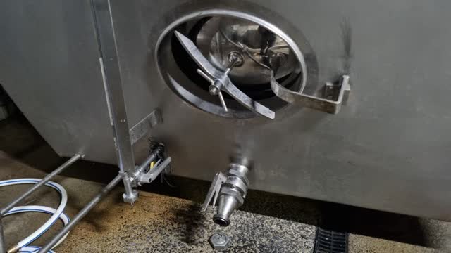<p>Turn the milk cooling switch to off,
Turn the wash switch to on,
Push the green wash button</p>