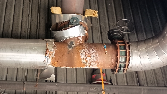 <p>Unbolt flanges surrounding the "T" and wait for the last of the water to drain from the pipe.</p>