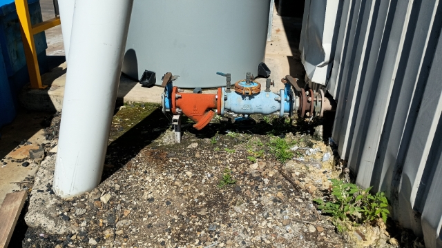<p>When the water in buffer 2 lowers to below the hot water pipe tank entry, close the cold pipe valve at the base of buffer 2 and the fill line valve at the base of buffer 2.</p>