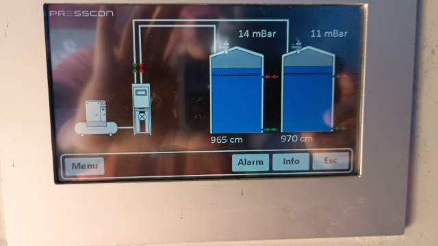 <p>Utilize the presscon unit to understand where the water level is for buffer 2 and close off filling once all air is removed from the system and the tank is at the correct level for operation.</p>