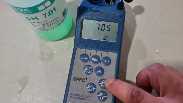 <p>Press "up" or "down" butom until display agrees with buffer value</p>