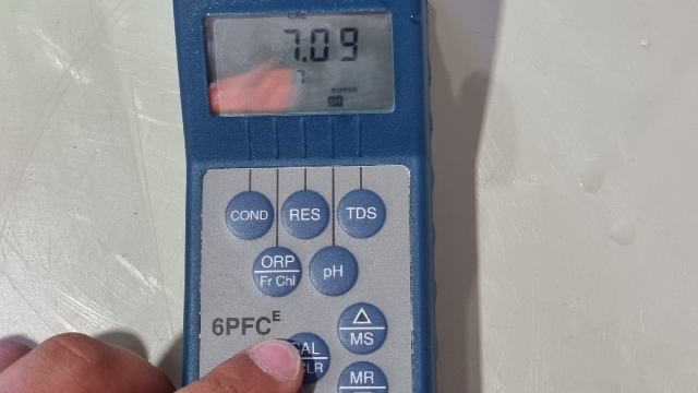 <p>Press pH, then CAL. "CAL", "7" and "BUFFER" will appear on the screen</p>