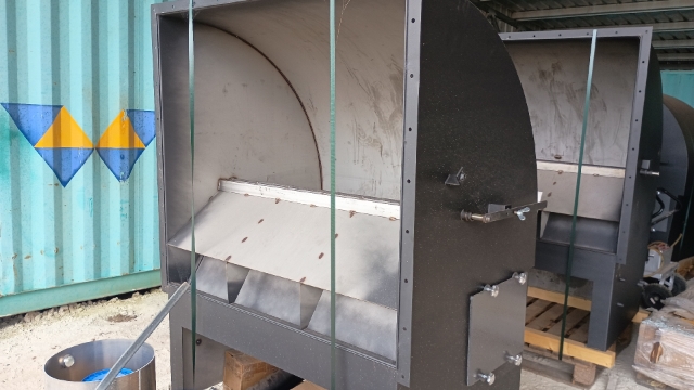 <p>Connect the new southern flue gas transfer to the gantry roller system and raise to the required height. Move the transfer to position with the gantry roller system. Follow any necessary steps to locate the transfer.</p>