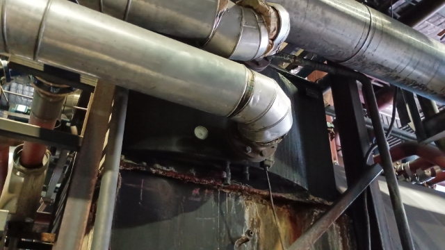 <p>Disconnect the south condenser and raise with the gantry roller system.</p>
