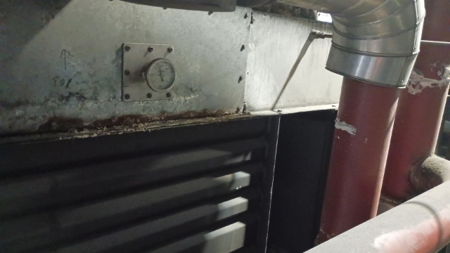 <p>Unscrew all screws that attach the stack to the condenser hood.</p>