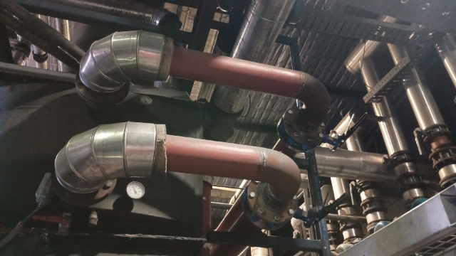 <p>Close off the condenser cooling water pipes at the newly installed butterfly valves and remove the pipe elbows that connect to the condenser</p>